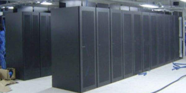 服务器机柜可分成型材和薄板二种基础结构